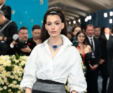 How Anne Hathaway Overcame Beauty Mishaps to Find Confidence