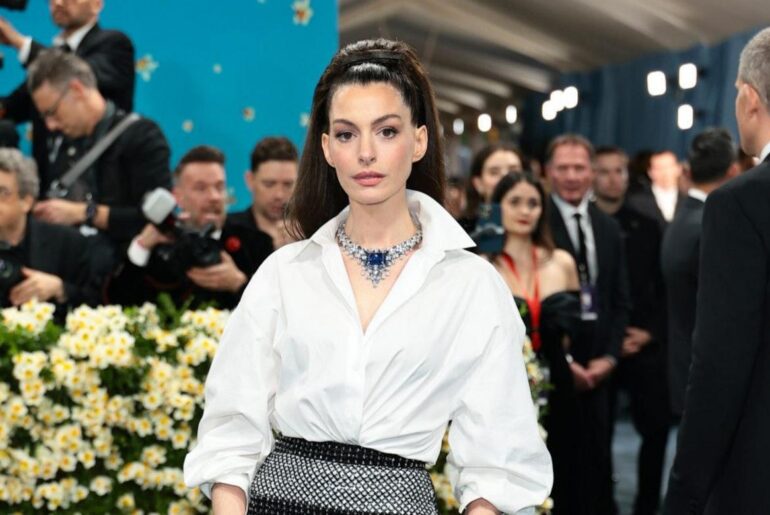 How Anne Hathaway Overcame Beauty Mishaps to Find Confidence