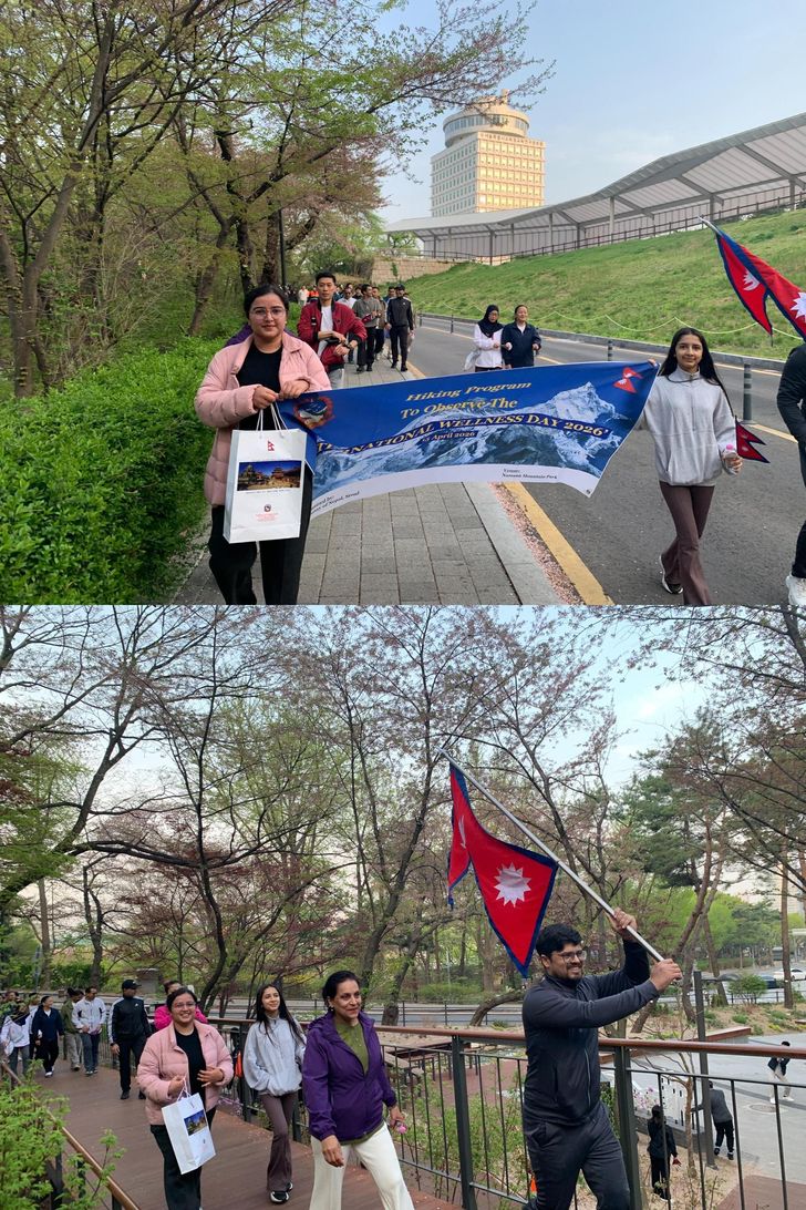 Participants walk during an early-morning hiking program on  Mount Nam in central Seoul, Wednesday, hosted by the Embassy of Nepal in Korea. Korea Times photo by Anna J. Park