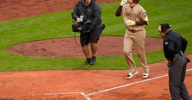 Manny Machado's well-timed kick helps Padres rally to win in Boston