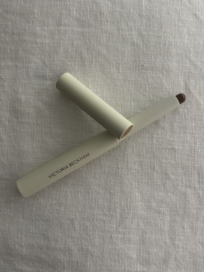 The Victoria Beckham Contour Stylus on a white linen background