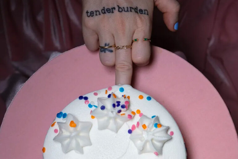 Emily Peacock Makes Beauty Flinch in “Babycakes” at Seven Sisters