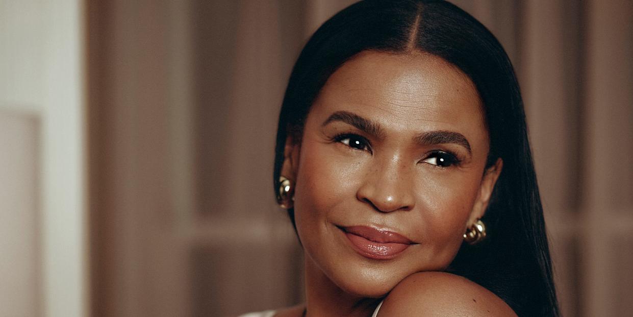 Portrait of a woman with a blurred face, showcasing her shoulder and ear.