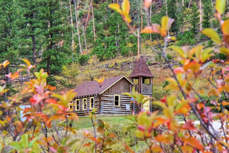 South Dakota's Once-Thriving Mining Town Is Now An Abandoned, Ghostly Beauty To Visit