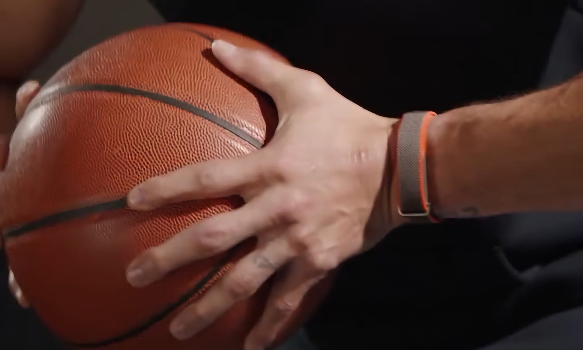 steph curry wearing new fitbit device