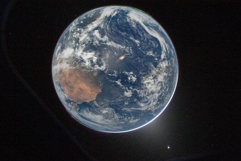 Artemis II's moonbound astronauts capture Earth's beauty