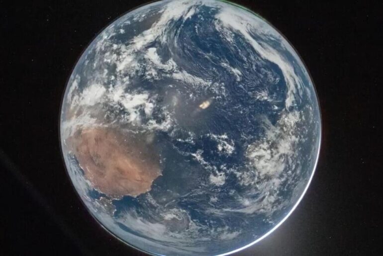 Artemis II's moonbound astronauts capture Earth's brilliant blue beauty as they leave it behind