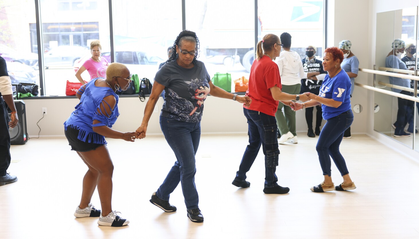 ‘This was built for you.’ West Garfield Park celebrates nearly $50 million wellness center