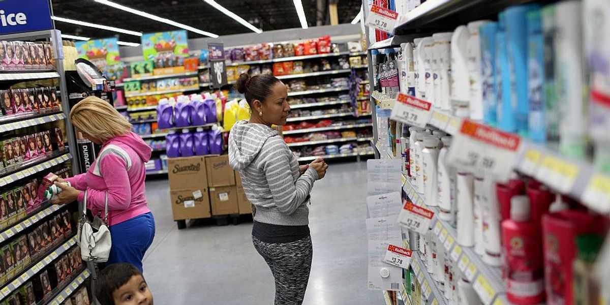 Walmart to offer in-store beauty experts