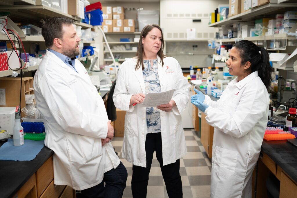 Blood stem cells evade immunity in aplastic anemia by similar genetic mutations arising independently