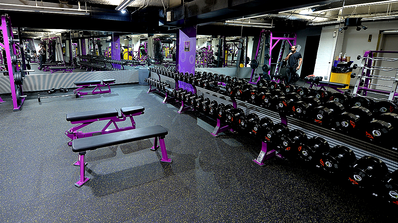 Planet Fitness cancels woman's membership over locker room complaint