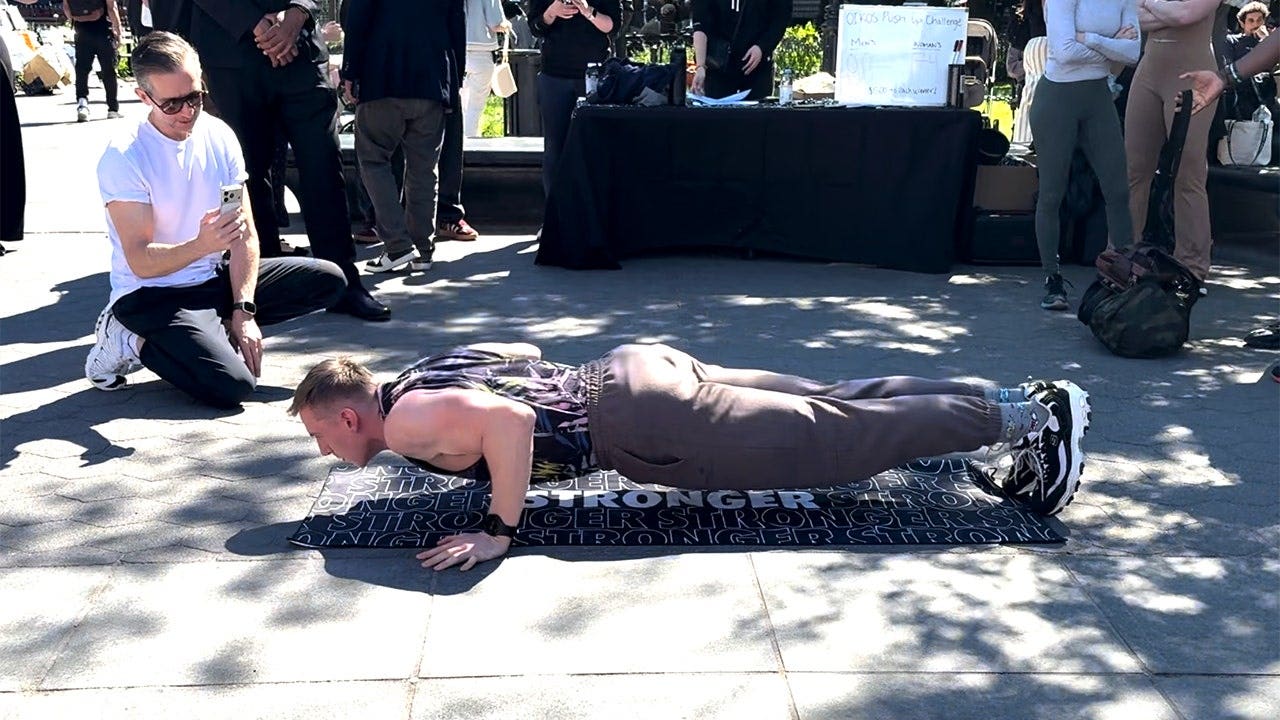 Fitness influencer @bodybymark hosts pushup, plank competition in New York City