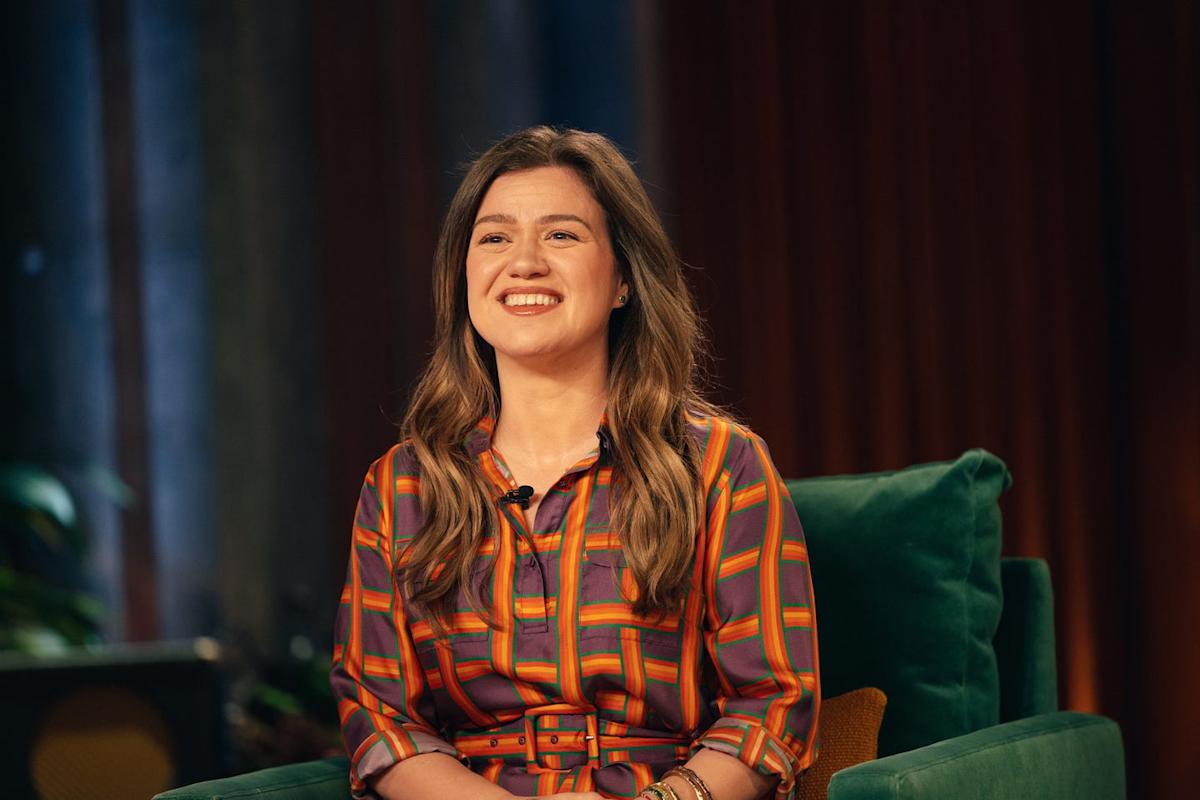 Kelly Clarkson’s Low-Key Beauty Routine Includes This Surprisingly Cheap Highlighter
