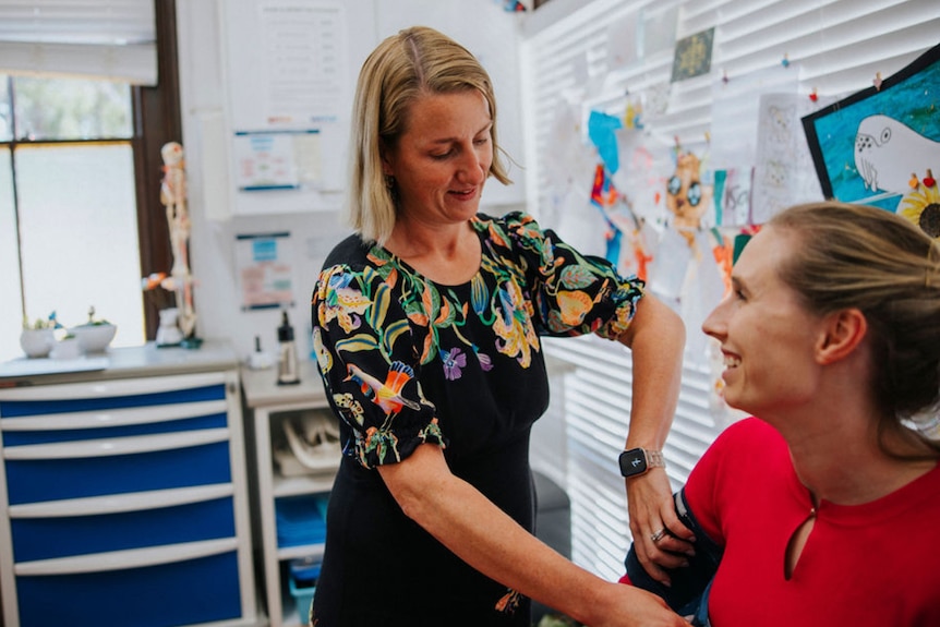 dr Rebekah Hoffman treats a pateint inside her clinic