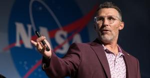 Dr. Seth Hickerson providing a mental fitness training workshop at NASA