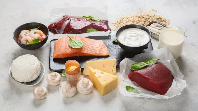 Selection of dairy products, meats and vegetables that contain vitamin B12