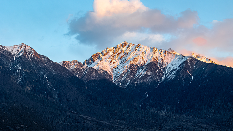 Live: The majestic Qomolangma – Witness to Xizang's beauty and growth