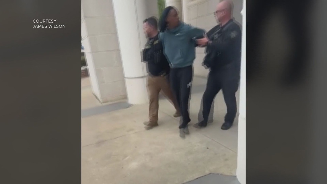 Murder suspect captured inside USC fitness center after chase ends on Columbia campus