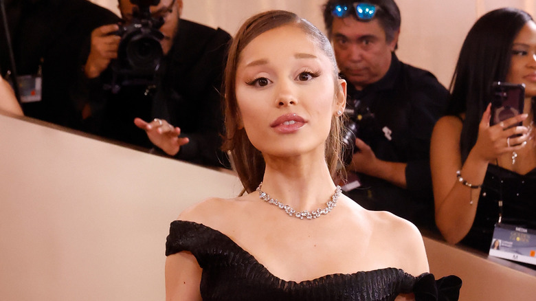 Close up of Ariana Grande's makeup for the 2026 Golden Globes