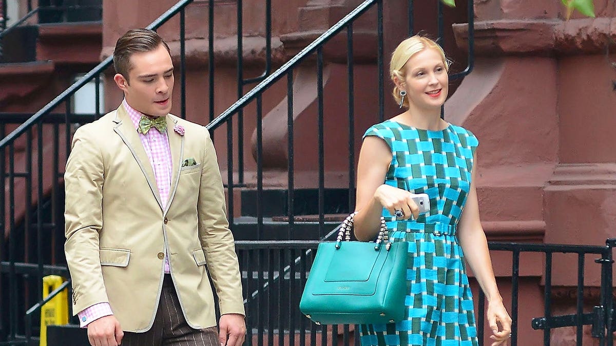 Ed Westwick and Kelly Rutherford standing on the Gossip Girl set in New York City