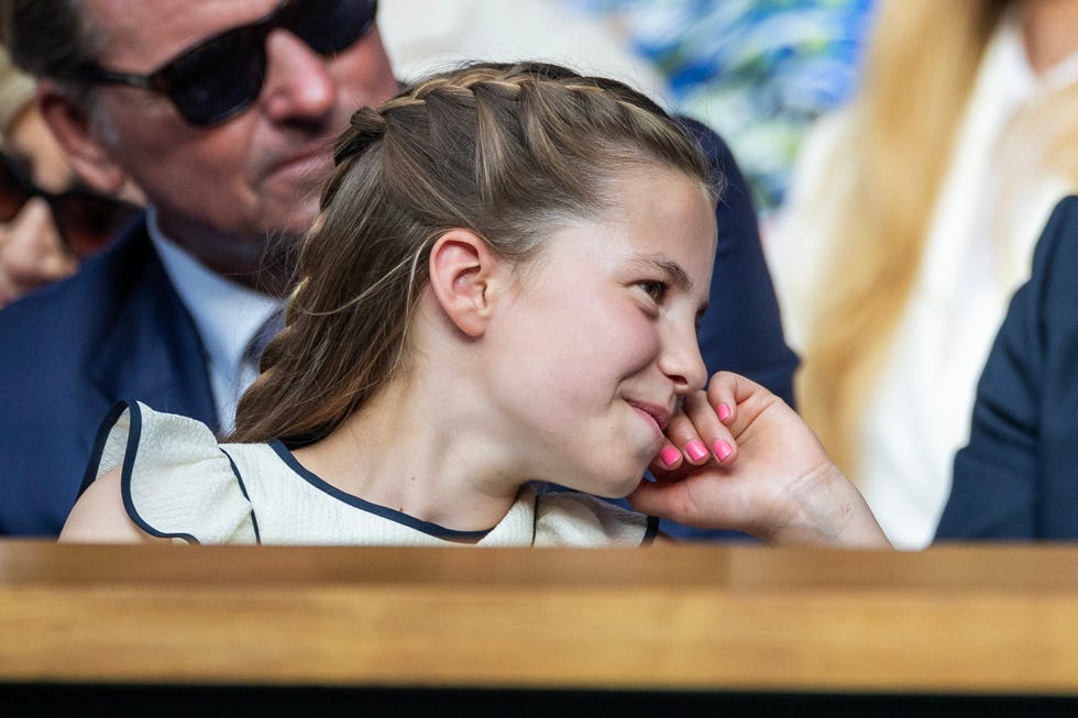princess charlotte breaks royal protocol