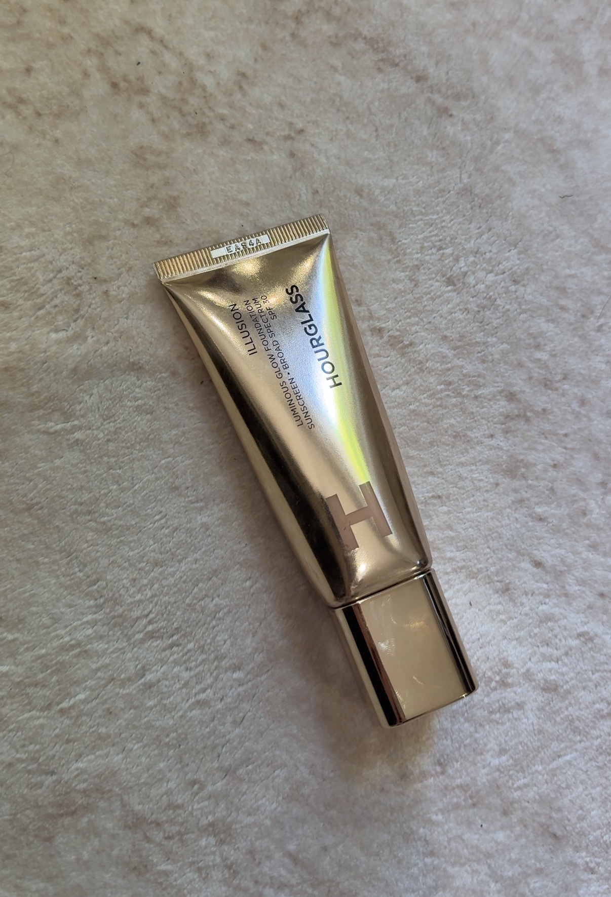 Jamie Schneider testing Hourglass's Illusion Luminous Glow Foundation