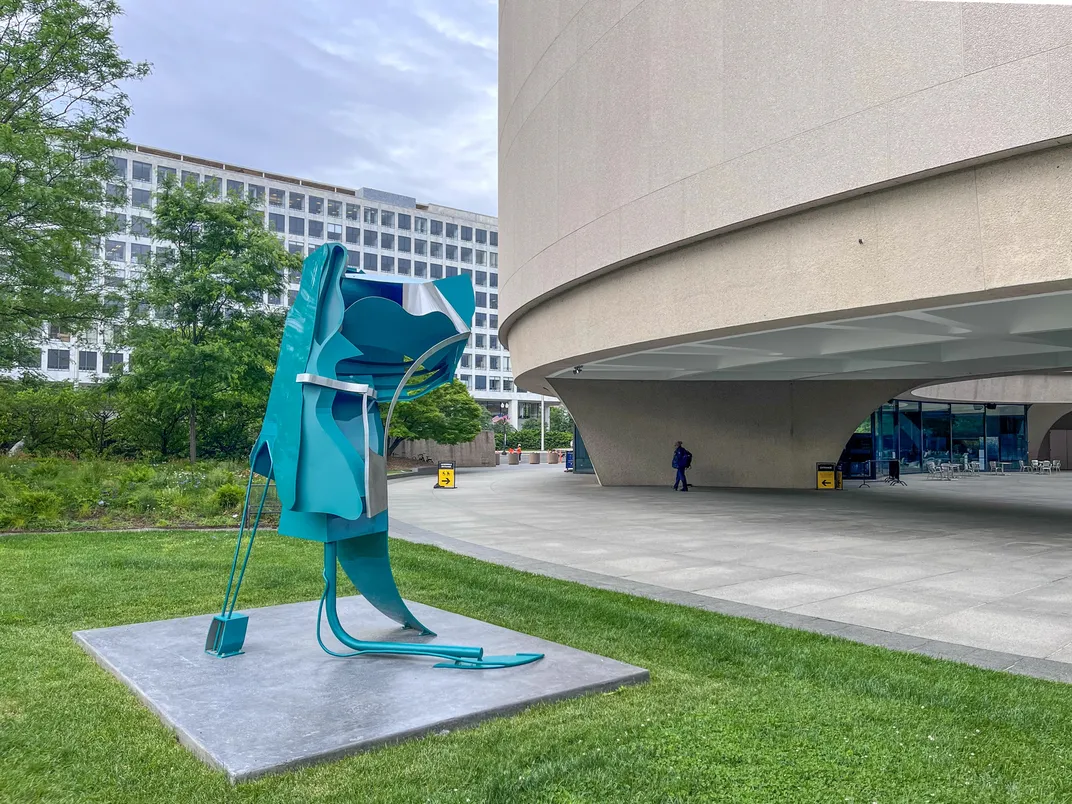 This 12-Foot Abstract Sculpture Near the National Mall Embodies the Beauty of Outdoor Art