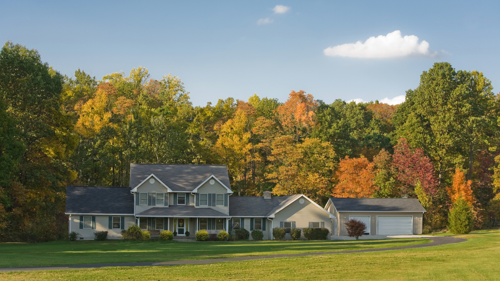Forget Florida, Retire In These Small US Towns With Scenic Beauty And Fewer Crowds