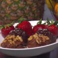 Juicy's Wellness Cafe shows us how to make a healthy caramel dipping sauce!
