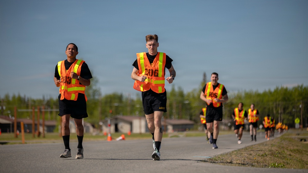 Alaska Army National Guardsmen conduct the Army Fitness Test