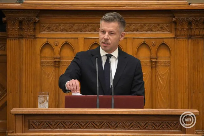Péter Magyar parliament