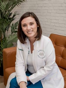 professional headshot of angela mineo